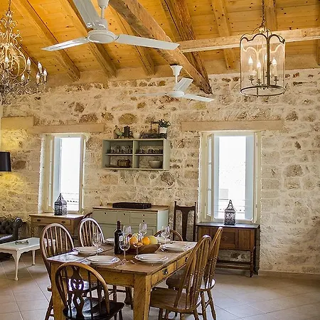 The Harbour House Apartment *